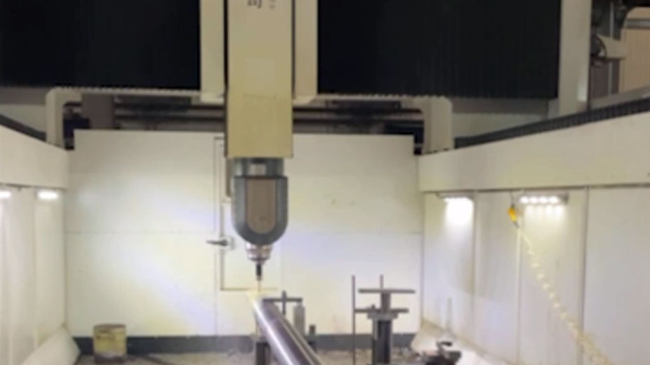 Centro de mecanizado CNC de cinco ejes 1
